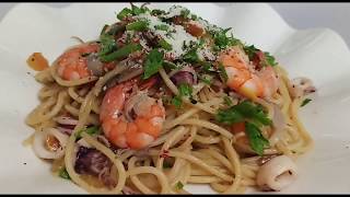 Spaghetti aglio olio seafood [upl. by Saum126]