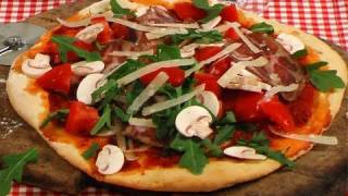 Rezept Pizza backen mit Rauke Schinken und Parmesan [upl. by Arimahs]