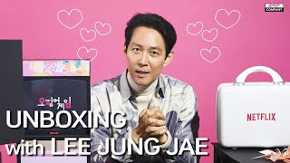 ENG SUB 이정재의 NETFLIX 굿즈 언박싱  Lee Jung Jaes NETFLIX Gift unboxing [upl. by Nosrak304]