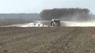 Faszination Moderne Landwirtschaft So arbeiten Landwirte heute Dünger Streuen Folge 4 [upl. by Weinstock]