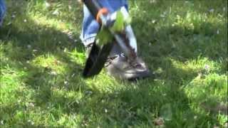 Fiskars Triple Claw Weeder [upl. by Bruni]