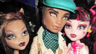 Monster High Clawd Wolf and Draculaura [upl. by Arimihc]