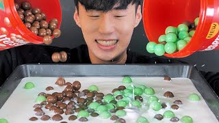 민트 몰티져스 먹방  민트초코맛 하 속마음 자막 ASMR  Mint Maltesers mukbang eating show [upl. by Lucic]