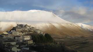 Castelluccio di Norcia 10 anni di webcam [upl. by Marvella]