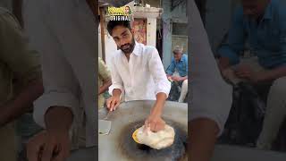 Besan ki Roti Aur Lehsun ki Chutney  Missi Roti  Daud Bhai ki Besan Roti  Lucknow Street Food [upl. by Hendon]