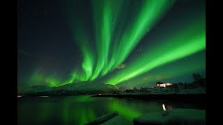 Polarlichter am Lyngenfjord in Norwegen [upl. by Gerrit]