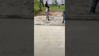 Screeding concrete One man raking concrete cemento concretepouring [upl. by Ytoc]