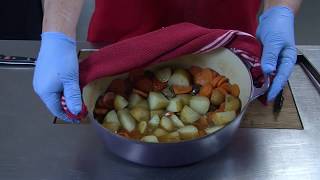 Recette rôti de porc échine en cocotte et ses petits légumes par Piqthiu le Saintongeais [upl. by Doble845]