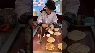 quotHotteokquot Korean Sweet Pancake  Korean Street Food [upl. by Eentirb675]