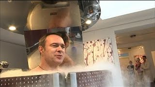 BFMTV a testé la cryothérapie  frissons garanties [upl. by Enitsej530]