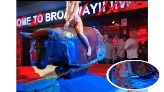 Shes an amazing mechanical bull rider in benidorm 🐂🤠 topclassbullriding [upl. by Lipsey]