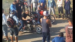 Carreras ilegales de motos en Cuba [upl. by Nnasor318]