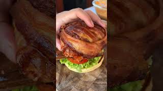 Hamburguesa de medallón de camarón envuelto en tocino recetas comida shorts [upl. by Jem328]