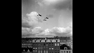 VOEDSELDROPPINGS NABIJ AMSTERDAM EN DEN HAAG APRIL  MEI 1945 [upl. by Beryl53]