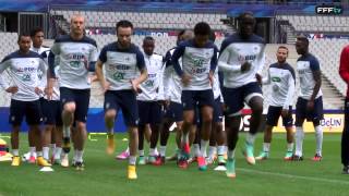 Les Bleus à huisclos au Stade de France [upl. by Horatio938]