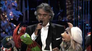 Andrea Bocelli lanza un disco de canciones de Navidad [upl. by Ayatan647]