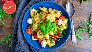 TortelliniSalat Rezept  Nudelsalat mit Tomate amp Mozzarella [upl. by Beaner]