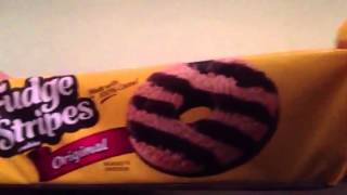 Keebler Fudge Stripes Cookies REVIEW [upl. by Soph65]