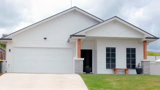 Stroud Homes Toowoomba  Heartwood 222 – Hamptons Façade in Warwick [upl. by Eniamej]