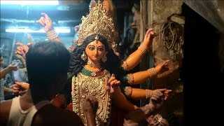 Inde préparatifs du festival hindou Durga Puja [upl. by Gussy615]