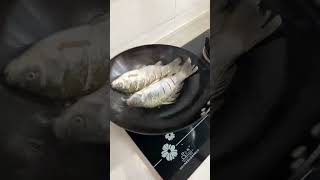 This pan is really good for frying fish without getting sticky [upl. by Gassman]