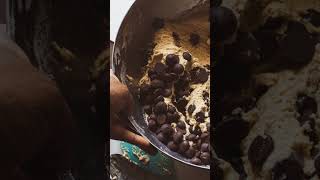 Easy and quick chocolate chip cookies cookies baking trendingshorts [upl. by Hakan675]