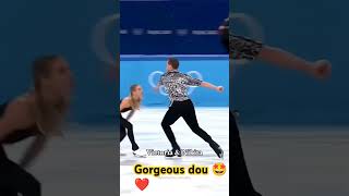 Gorgeous dou skating ❤️😍shortvideo dance couple love youtubeshorts subscribers [upl. by Eicak185]