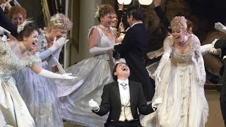 The cast at the Wiener Staatsoper sings Im Feuerstrom der Reben from DIE FLEDERMAUS [upl. by Debora404]