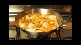 Recetas  Wok de verduras y ravioles  La Salteña [upl. by Moulden]