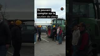 Agriculteurs en colère  la Coordination rurale bloque un supermarché à Manosque [upl. by Llyrad970]