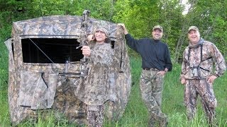 Best Hunting Pop Up Altan Blind  Capacity Size Fits 4 People [upl. by Bolen]