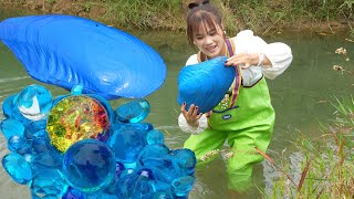 💎⛏️Girls Riverbed Dig Leads to Surprising Fortune Giant Mussel Holds Secret Pearl Treasure [upl. by Ahcurb]