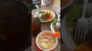 Gudeg plus selat solo minumnya es teh manis dan es gempol  Mari makannnn [upl. by Adihahs704]