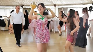 ESMER KIZIN İKİZLER MEYDANDA syrian weddin süryani düğün arap düğÜNÜ [upl. by Maddis262]