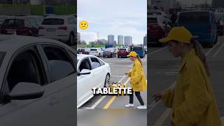 La voiture de cet homme riche encrasse la tablette de cette fille 😱 shorts viral tiktok histoire [upl. by Yaj789]