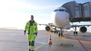 Ausbildung am Flughafen  Fachkraft für Lagerlogistik [upl. by Rhoda]