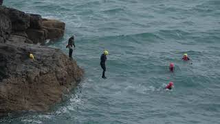 2792024 Coasteering in Cornwall Bass Point der 1 Sprung [upl. by Needan]