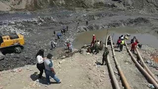 Cinco mineros muertos por alud de tierra en zona aurífera de Bolivia  AFP [upl. by Ocirrej]