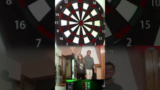 DISCUSIÓN DE PAREJA JUGANDO A DARDOS GRANBOARD DASH 3S HOW TO PLAY DARTS shorts darts viralvideo [upl. by Atikan]