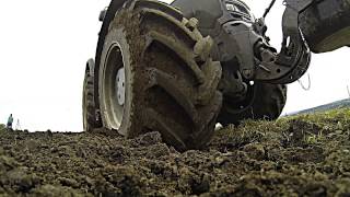 Valtra S353 und Claas Axion 940 bereiten das Saatbeet vor [upl. by Thorner312]