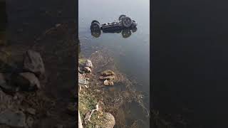 Thar in Dal lake  Mahindra Thar Vehicle Plunges Into Dal Lake Accident On Foreshore Hazratbal [upl. by Matthaeus]