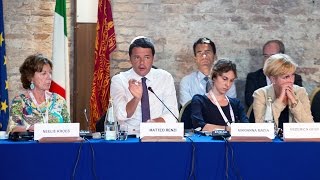 Matteo Renzi e linglese della serie gli italiani cittadini del mondo [upl. by Wyne827]