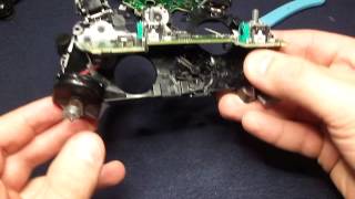 Opening a Xbox One Wireless controller 35mm 1697 [upl. by Donohue769]