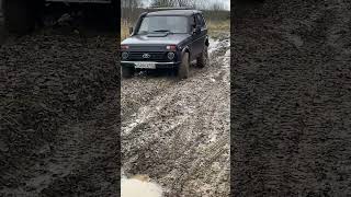 Нива на зимних шинах NOKIAN Nordman 7 по грязи automobile нива offroad грязь [upl. by Adnalay]