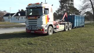 Scania R580 V8 hook lift is loaded by a John Deere 2130 tractor 2014 [upl. by Raycher]