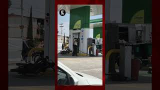 Mujer enloquece y amenaza a empleados de gasolinera en el Estado de México [upl. by Bibeau594]