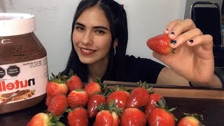 Sinai ASMR  Comiendo fresas caramelizadas Tanghulu Strawberries CRUNCHY EATING SOUNDS🍓 [upl. by Cathe]