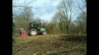 Broyage de broussaille avant plantation avec Valtra 6400 conduit en poste inversé [upl. by Nade11]