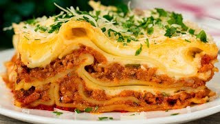 Lasagne z mielonym mięsem i sosem Beszamelowym  klasyczny przepis  SmacznyTV [upl. by Omle]