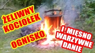 Myśliwski żeliwny kociołek na ognisko i mięsno  warzywne danie  Jedzenie na Biwaku [upl. by Thackeray650]